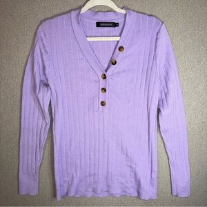Merokeety size medium Women's Lavender rubbed V-Neck Shirt